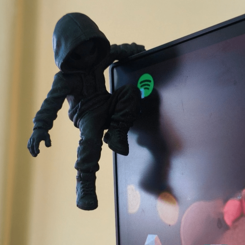 Gaming Accessories For Bedroom - Mini-statue Alien 'Climb Hoodie' imprimée en